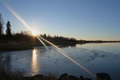 Juudean Pyhäksi julistaminen – Auringon säteet ja taivasen siniset sävyt!